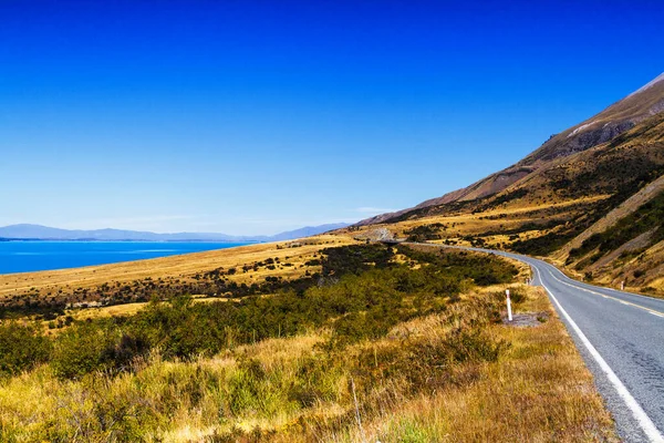 Straße Durch Wunderschöne Und Natürliche Landschaft Mit Wilder Unberührter Neuseeländischer — Stockfoto