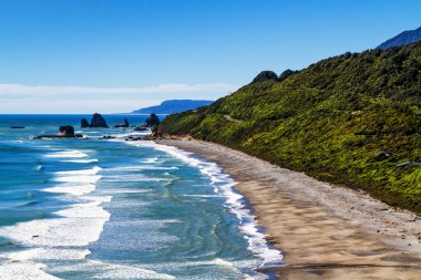 Öğleden sonra Yeni Zelanda 'nın batı kıyısında Greymouth yakınlarında. Güney Adası