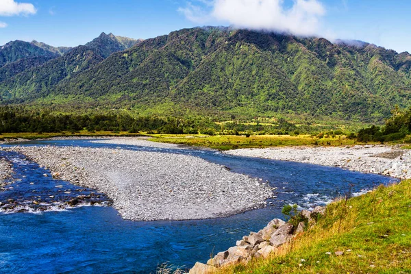 Idylliczny Krajobraz Ziemią Uprawną Zachmurzonym Niebem Dolina Arahura Wyspa Południowa — Zdjęcie stockowe