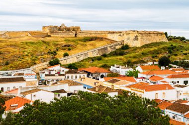 Doğu Algarve kıyısındaki Castro Marim kasabası Portekiz 'in güneyinde, Avrupa' da..