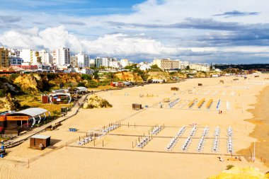 Portekiz 'in güneyindeki Portimao, Algarve' deki liman manzarası.