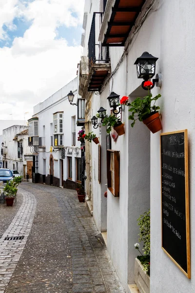 アンダルシアの晴れた日に白い都市アルコス フロンテーラの空中ビュー 白い村は人気のある観光地であり スペイン マラガ県 ヨーロッパの魅力 — ストック写真