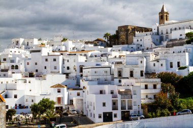 Beyaz şehrin havadan görünüşü (pueblo blanco) Endülüs 'te Vejer de la Frontera, Avrupa' da İspanya.