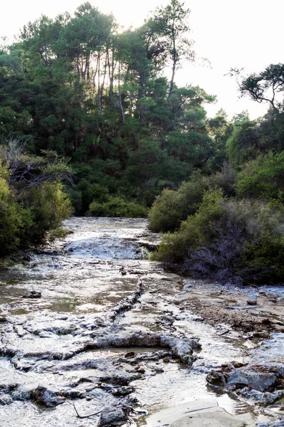 Muds Λίμνες Μπλε Τυρκουάζ Ζεστό Νερό Πισίνες Ατμούς Και Σπηλιές — Φωτογραφία Αρχείου