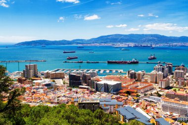 Gibraltar havaalanı pisti ve İspanya 'da La Linea de la Concepcion, Güney Endülüs bölgesi, Cadiz.