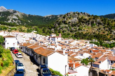 GRAZALEMA, İspanya - 1 Mayıs 2017: Endülüs 'te beyaz şehir (pueblo blanco) Grazalema, İspanya, Avrupa.