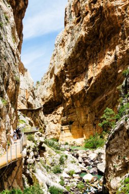 El Camino del Rey, tadilattan önce kralın yolu dünyanın en tehlikeli yollarından biriydi. Malaga, Endülüs, İspanya