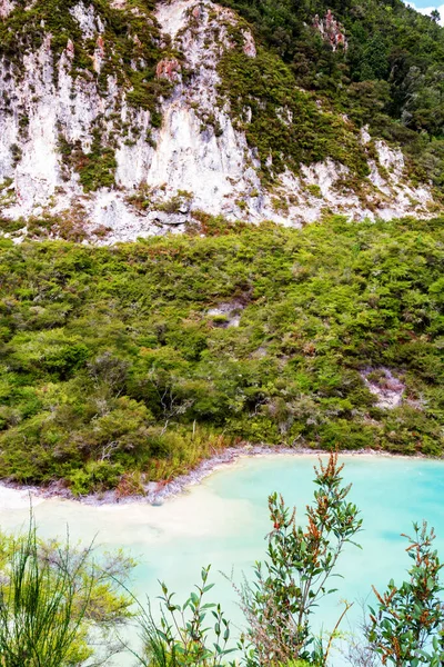 Muds Vijvers Met Blauw Turquoise Warm Water Zwembaden Stoombaden Grotten — Stockfoto