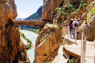 El Camino del Rey, tadilattan önce kralın yolu dünyanın en tehlikeli yollarından biriydi. Malaga, Endülüs, İspanya