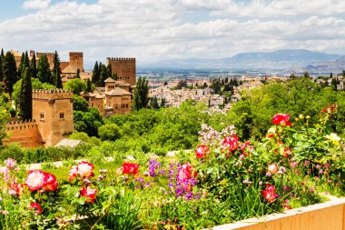 Antik Arap kalesi Alhambra, Granada, İspanya.