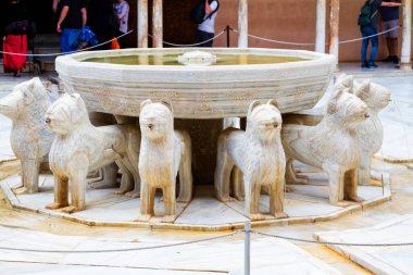 Ünlü Aslan Çeşmesi - Alhambra Sarayı, Granada (Endülüs), İspanya.