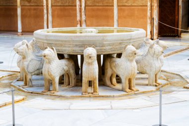 Ünlü Aslan Çeşmesi - Alhambra Sarayı, Granada (Endülüs), İspanya.