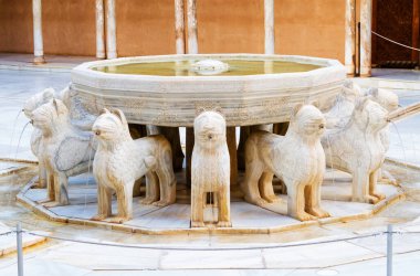 Ünlü Aslan Çeşmesi - Alhambra Sarayı, Granada (Endülüs), İspanya.