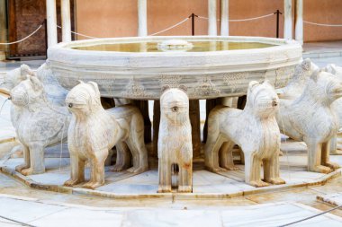 Ünlü Aslan Çeşmesi - Alhambra Sarayı, Granada (Endülüs), İspanya.