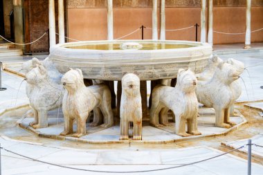 Ünlü Aslan Çeşmesi - Alhambra Sarayı, Granada (Endülüs), İspanya.
