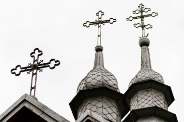 Polonya 'nın Beskid Niski sıradağlarındaki UNESCO' da listelenen güzel antik ahşap Katolik kilisesi