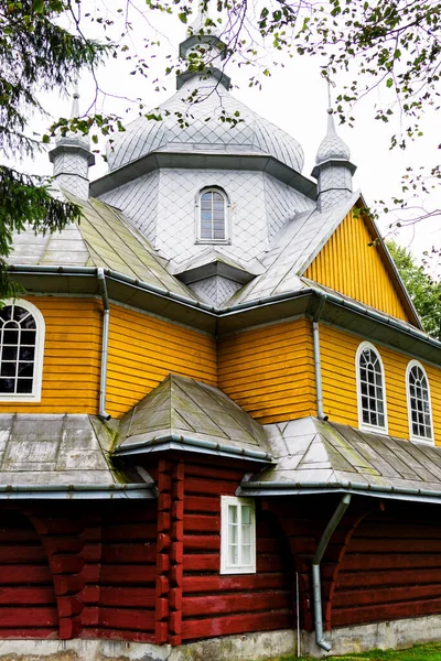 Hermosa Antigua Iglesia Católica Griega Madera Listada Unesco Cordillera Beskid —  Fotos de Stock