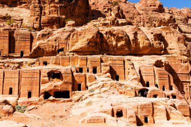 Petra - antik şehrin turizm kompleksi. Ürdün 'de popüler turizm merkezi ve dönüm noktası.