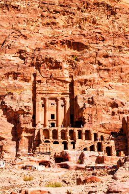 Petra - antik şehrin turizm kompleksi. Ürdün 'de popüler turizm merkezi ve dönüm noktası.