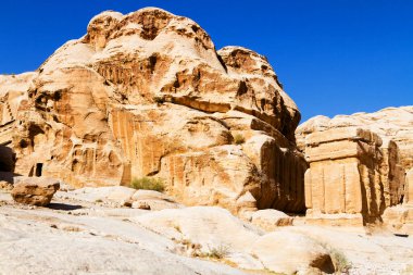 Petra - antik şehrin turizm kompleksi. Ürdün 'de popüler turizm merkezi ve dönüm noktası.