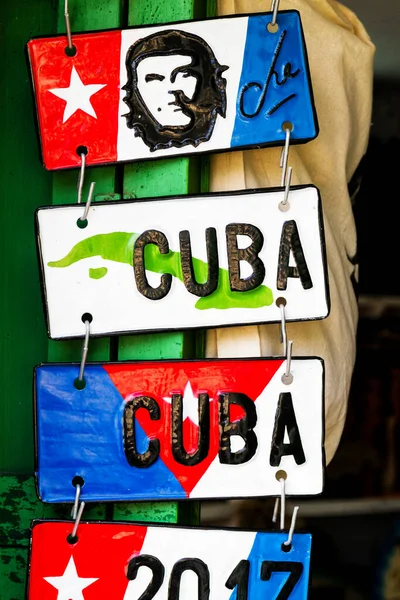 Habana Cuba Noviembre 2017 Placas Recuerdo Coloridas Una Pantalla Son — Foto de Stock