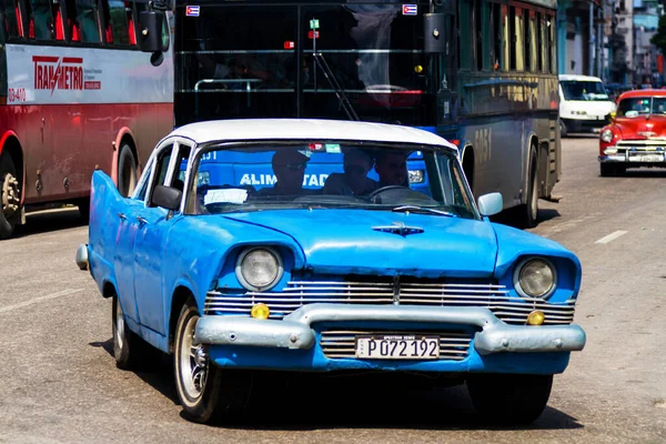 Habana Cuba Noviembre 2017 Viejos Coches Clásicos Coloridos Las Calles — Foto de Stock