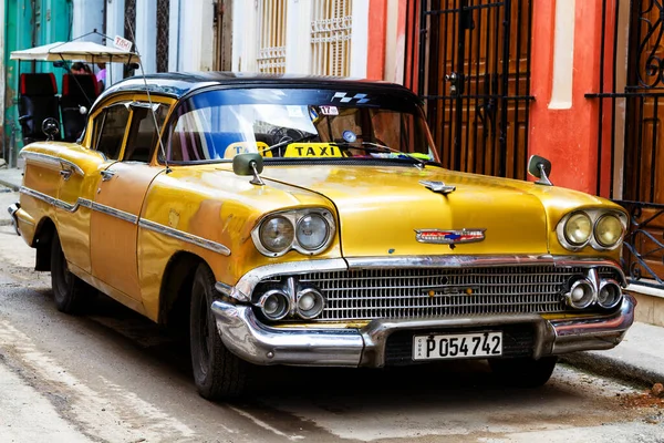 Havana Cuba November 2017 Gammal Färgglad Vintage Klassisk Bil Gatorna — Stockfoto