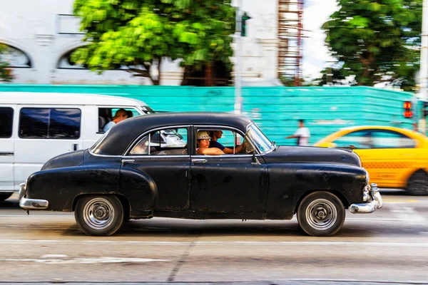 Havana Cuba November 2017 Gammal Färgglad Vintage Klassisk Bil Gatorna — Stockfoto