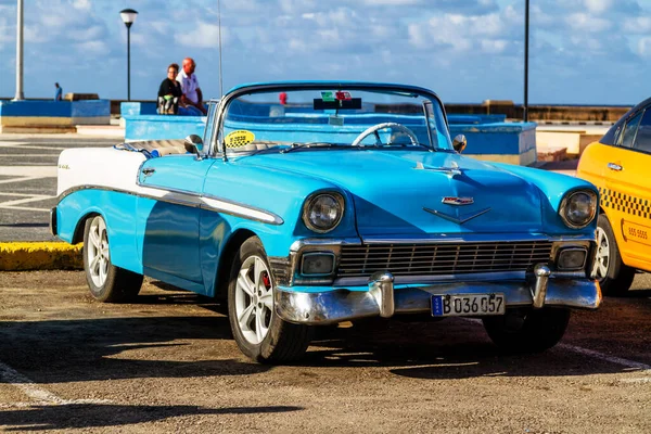 Havana Cuba November 2017 Gammal Färgglad Vintage Klassisk Bil Gatorna — Stockfoto