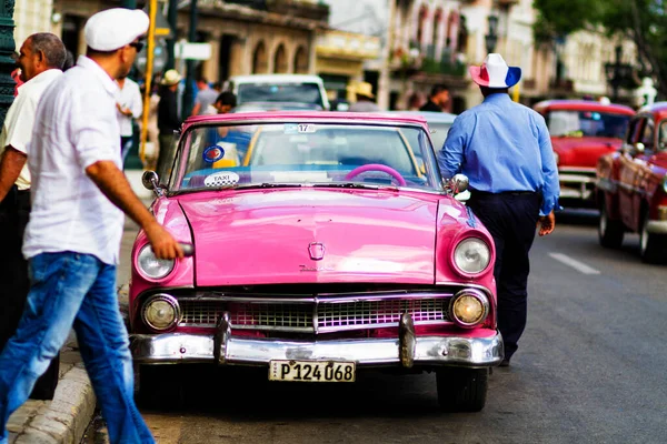 Havana Cuba November 2017 Gammal Färgglad Vintage Klassisk Bil Gatorna — Stockfoto