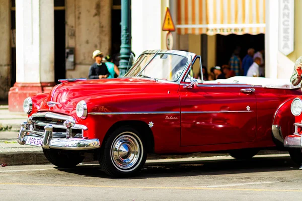 Havana Cuba November 2017 Gammal Färgglad Vintage Klassisk Bil Gatorna — Stockfoto