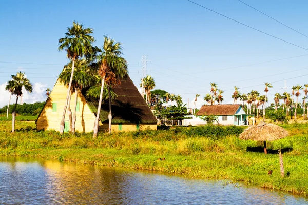 Antigua Cabaña Madera Remoto Campo Cubano Entorno Natural Muchos Cubanos — Foto de Stock