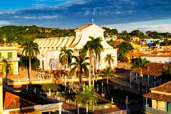 特立尼达 古巴是加勒比的一个旅游地标 从空中俯瞰特立尼达的天际线 包括目前用作打击土匪博物馆的圣阿西西修道院 — 图库照片