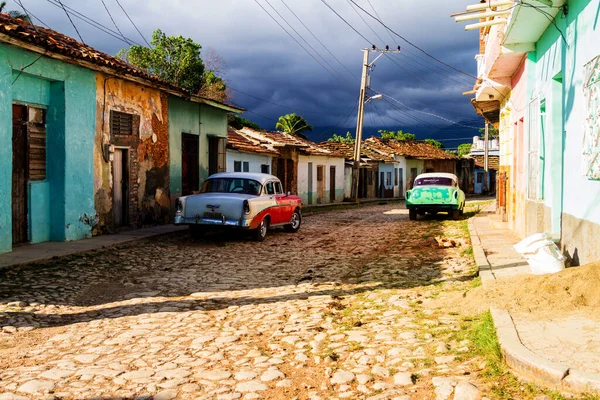 Trinidad Cuba Listopad 2017 Widok Ulicę Trinidad Kolorowymi Czerwonymi Żółtymi — Zdjęcie stockowe
