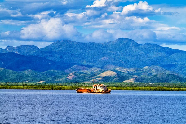 Όμορφη Λίμνη Κοντά Στο Τρινιντάντ Της Κούβας Ένα Ηλιόλουστο Απόγευμα — Φωτογραφία Αρχείου