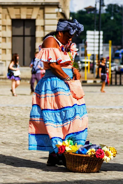 Habana Cuba Noviembre 2017 Damas Cubanas Vestidas Con Ropa Tradicional —  Fotos de Stock