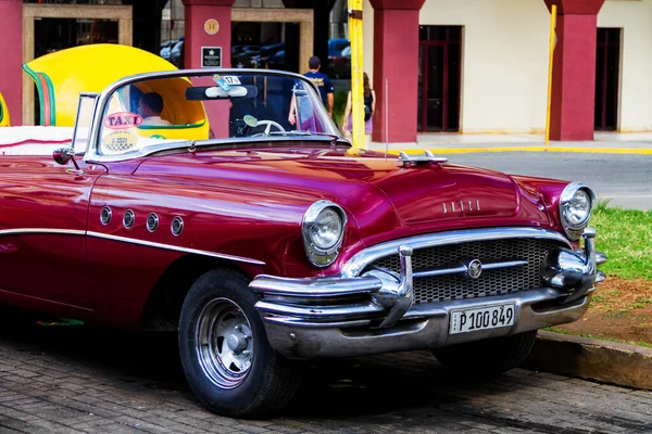 Havana Cuba November 2017 Gammal Färgglad Vintage Klassisk Bil Gatorna — Stockfoto