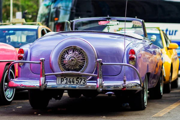 Havana Cuba November 2017 Gammal Färgglad Vintage Klassisk Bil Gatorna — Stockfoto