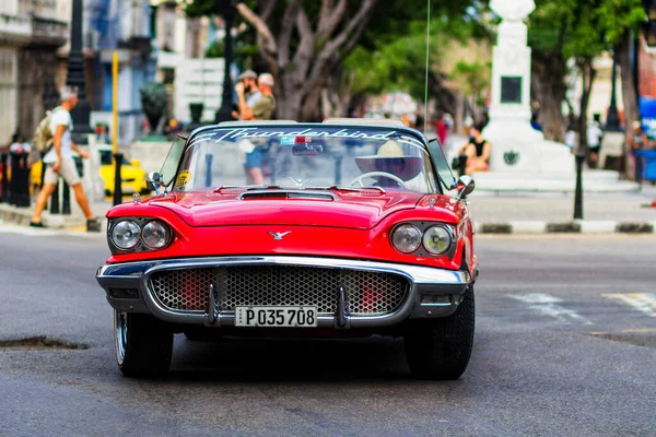 Habana Cuba Noviembre 2017 Viejos Coches Clásicos Coloridos Las Calles —  Fotos de Stock