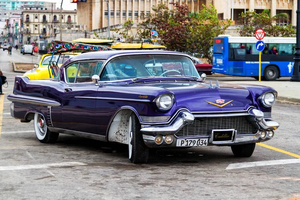Havana Cuba Července 2017 Staré Barevné Klasické Auto Ulicích Havany — Stock fotografie