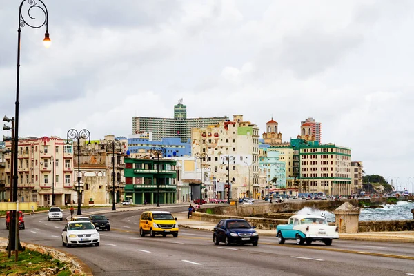 Habana Cuba Noviembre 2017 Antiguos Coches Clásicos Circulan Por Famosa — Foto de Stock