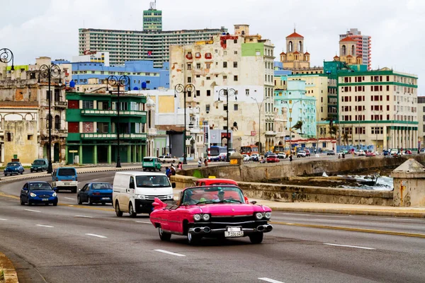 Havana Cuba Července 2017 Stará Klasická Veteránská Auta Jezdí Provozu — Stock fotografie