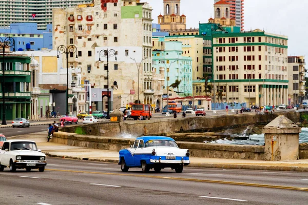 Habana Cuba Noviembre 2017 Antiguos Coches Clásicos Circulan Por Famosa —  Fotos de Stock