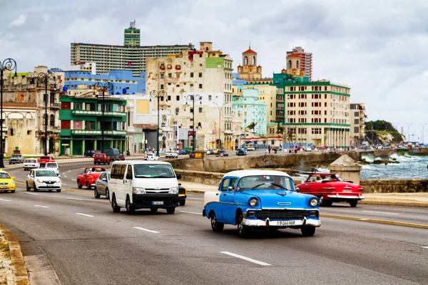 Havana Cuba Listopad 2017 Stare Klasyczne Samochody Zabytkowe Jeżdżą Słynnej — Zdjęcie stockowe