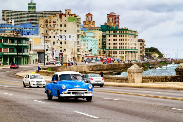 Havana Cuba November 2017 Старовинні Класичні Автомобілі Перевозять Автомобілі Дорогах — стокове фото