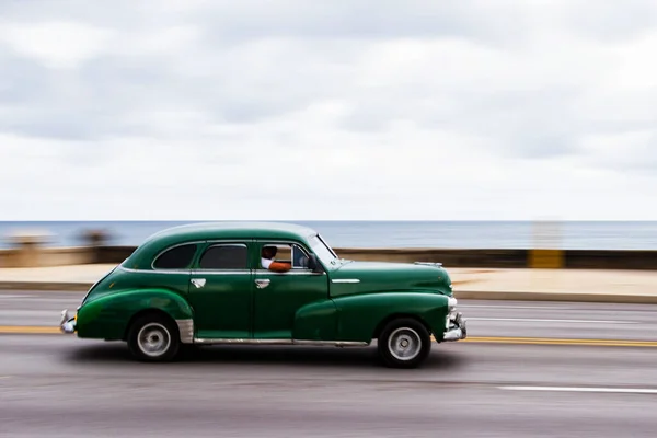 Havana Cuba Listopad 2017 Stare Klasyczne Samochody Zabytkowe Jeżdżą Słynnej — Zdjęcie stockowe