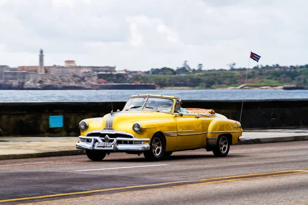 Havana Cuba Listopad 2017 Stare Klasyczne Samochody Zabytkowe Jeżdżą Słynnej — Zdjęcie stockowe