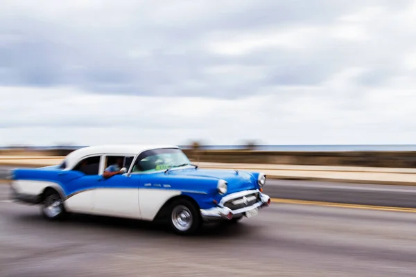 Havana Cuba Listopad 2017 Stare Klasyczne Samochody Zabytkowe Jeżdżą Słynnej — Zdjęcie stockowe