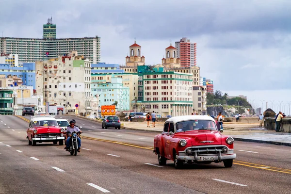 Havana Cuba Novembre 2017 Anciennes Voitures Anciennes Classiques Circulent Long — Photo