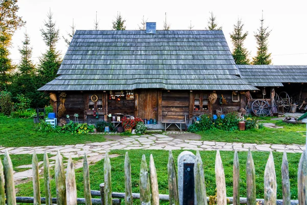 Παλιά Ξύλινη Αγροικία Πολωνική Εξοχή Πολωνία — Φωτογραφία Αρχείου
